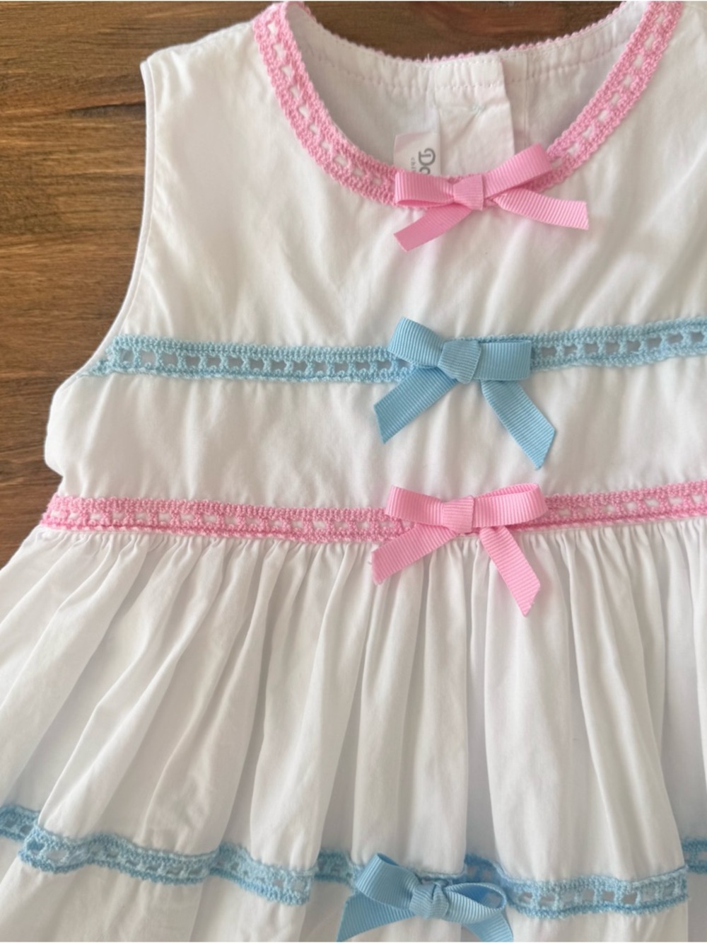 Dondolo White Dress with Pink and Blue Bows Size 3 - Picture 3 of 7
